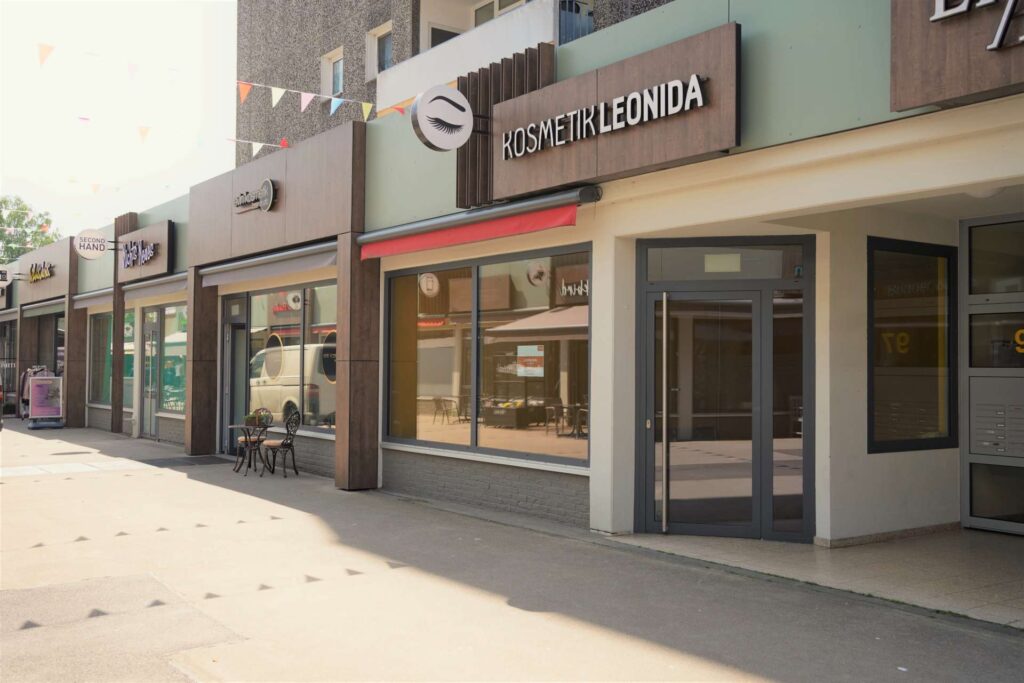 Leere Ladenfront eines Geschäftes in der Holzweg-Passage für den Einzelhandel oder Dienstleistung