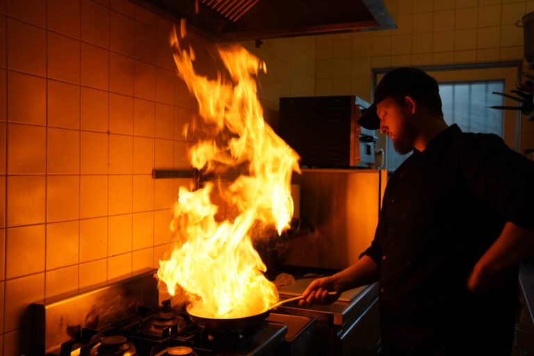 Image info: Flamme beim Kochen im Fuchsbau in der Holzweg-Passage in Baumberg